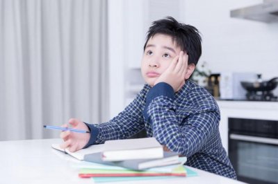 请不要再对孩子说养他有多辛苦，后果很严重！