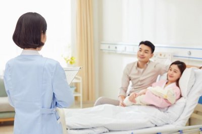 育婴师适合年轻人做吗？育婴师工作怎么样？