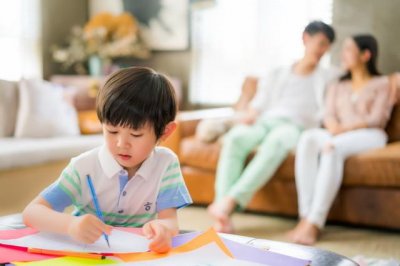 少儿播音主持培训哪家好？少儿播音主持主要学什么？