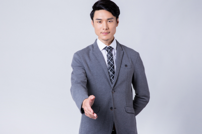 礼仪培训师资格证报考条件是什么？礼仪培训师培训线上好还是线下好？