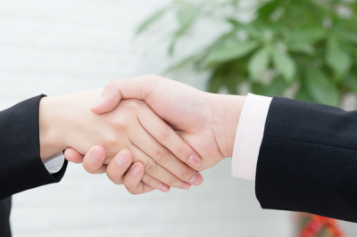 如何成为一名礼仪培训师？成为一名礼仪培训师需要什么条件？